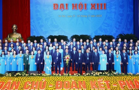 Đồng chí Nguyễn Đình Khang tiếp tục được bầu làm Chủ tịch Tổng Liên đoàn Lao động Việt Nam