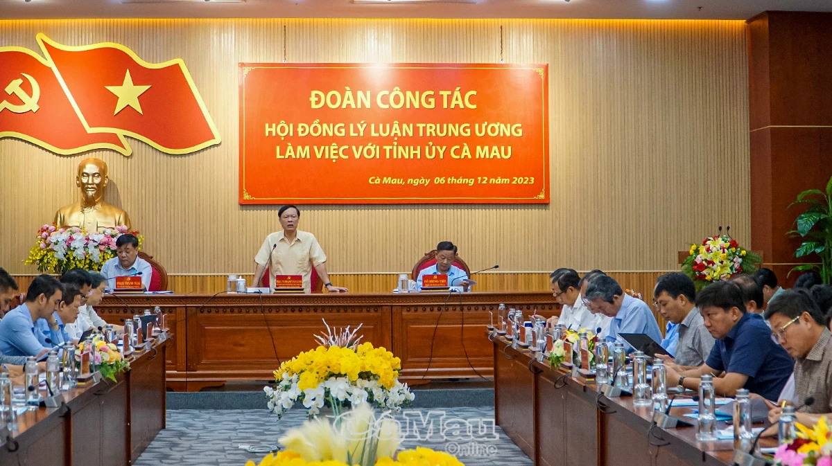 Xây dựng, phát triển văn hoá, xã hội, con người hội nhập bền vững, giàu bản sắc