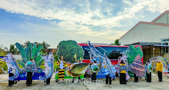 Quảng bá sản vật Cà Mau tại Lễ hội Diễu hành đường phố