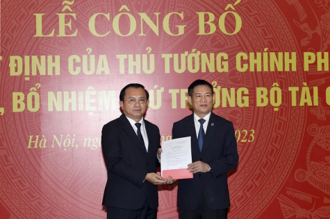 Trao quyết định bổ nhiệm Thứ trưởng Bộ Tài chính - Lê Tấn Cận
