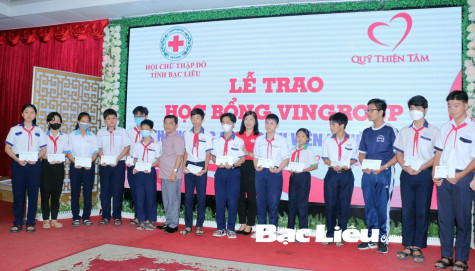 Hội Chữ thập đỏ tỉnh: Trao 130 suất học bổng cho học sinh, sinh viên có hoàn cảnh khó khăn