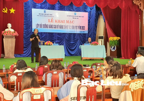 Bàn chuyện “bếp núc” của văn chương