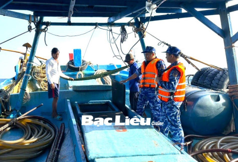 Bộ Tư lệnh Vùng Cảnh sát biển 4: Bắt giữ tàu vận chuyển khoảng 35.000 lít dầu DO không rõ nguồn gốc
