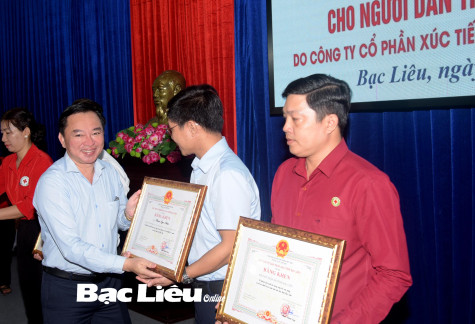 Hội Chữ thập đỏ tỉnh: Tiếp nhận và trao tặng thiết bị lọc nước miễn phí cho người dân nông thôn