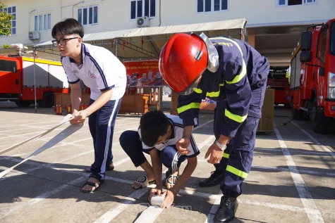 Tuyên truyền, trải nghiệm thực hành chữa cháy và cứu nạn cứu hộ