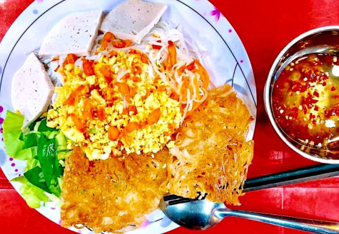 Cơm cháy hủ tiếu