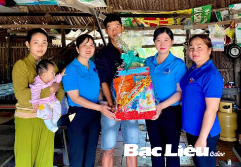 Huyện đoàn Hồng Dân: Hỗ trợ 400 suất quà, khám bệnh miễn phí cho đoàn viên - thanh niên, người dân tín đồ tôn giáo