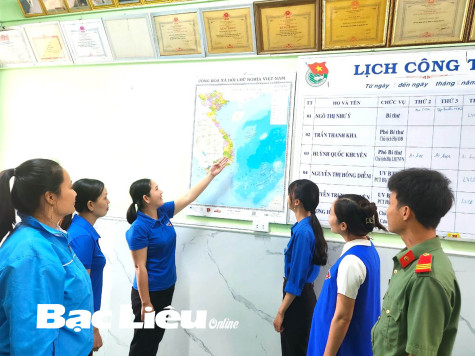 Trao tặng, treo hơn 200 bản đồ Việt Nam hưởng ứng cuộc vận động “Tự hào một dải non sông”