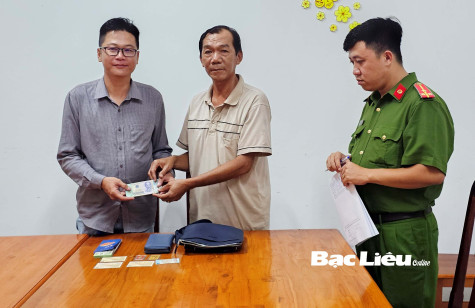 Chủ quán bún trả lại tài sản trị giá 50 triệu đồng cho người đánh rơi