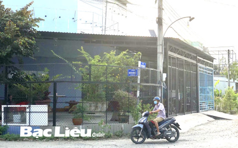 Rào luôn biển tên đường