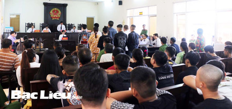 Những người “mất” Tết