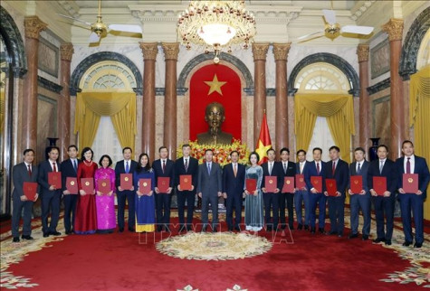 Chủ tịch nước Võ Văn Thưởng trao quyết định bổ nhiệm các đại sứ