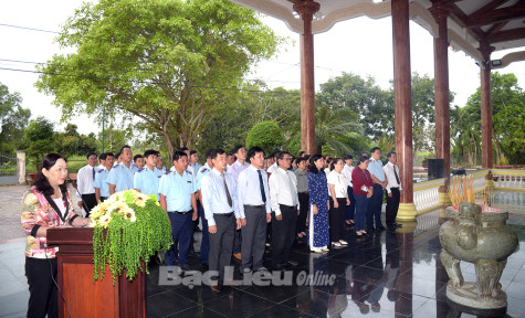 Đảng ủy Sở LĐ-TB&XH báo công dâng Bác chào mừng 94 năm Ngày thành lập Đảng Cộng sản Việt Nam