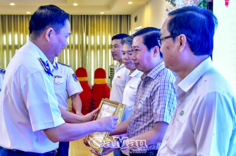 Vùng Cảnh sát biển 4 gặp mặt báo chí đầu Xuân
