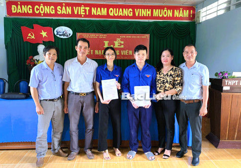 Phát triển mới gắn với nâng cao chất lượng đảng viên