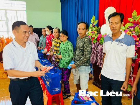 HUY ĐỘNG CẢ HỆ THỐNG CHÍNH TRỊ CÙNG CHĂM LO CHO HỘ NGHÈO