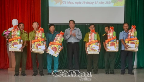 Thăm, chúc Tết các đơn vị quản lý bảo vệ rừng tràm; công nhân, lao động
