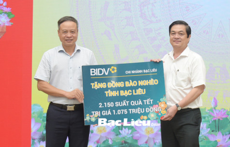 UBND tỉnh: Tiếp nhận hơn 1,7 tỷ đồng quà tặng Tết của doanh nghiệp cho người nghèo