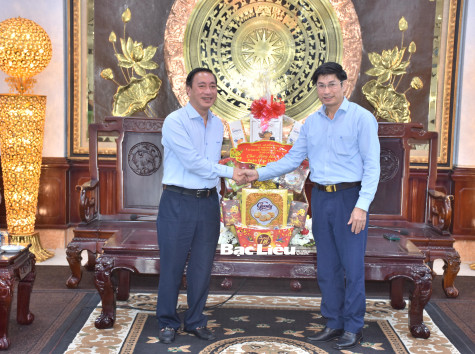 Đoàn công tác Thành ủy TP. Hồ Chí Minh chúc Tết tỉnh Bạc Liêu