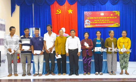 Cùng chăm lo để người nghèo vui Tết