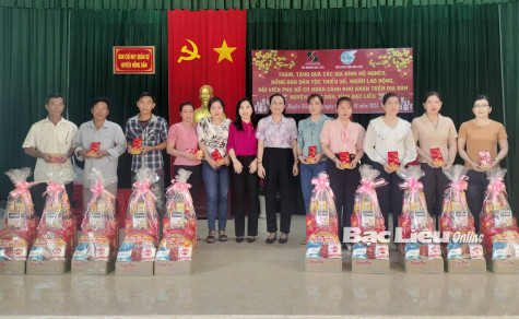 Phó Chủ tịch Hội đồng Dân tộc Quốc hội - Trần Thị Hoa Ry: Tặng trên 600 suất quà Tết cho hội viên phụ nữ, hộ gia đình chính sách tỉnh Bạc Liêu