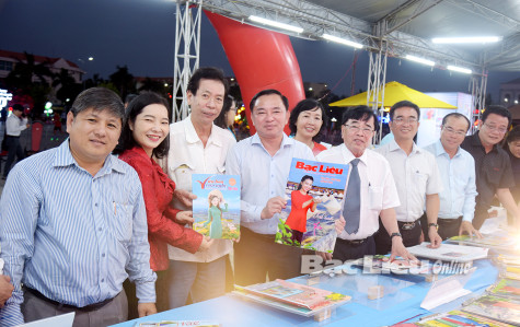 Trưng bày, triển lãm sách, báo, tạp chí Xuân Giáp Thìn 2024