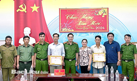 Khen thưởng quần chúng bắt đối tượng trộm cắp tài sản