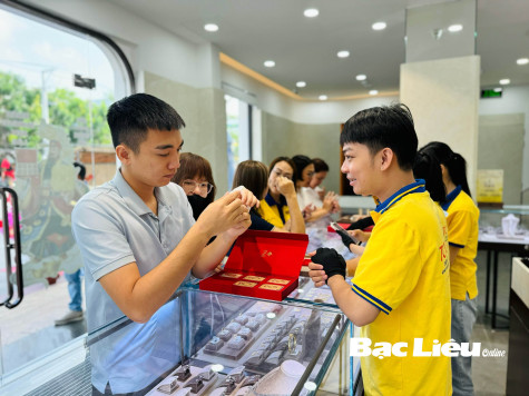 Vàng, lễ vật hút khách ngày vía Thần Tài