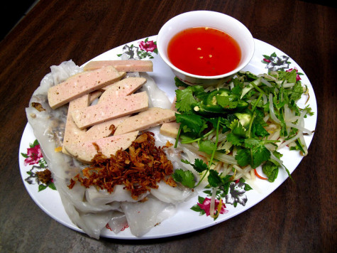 Bánh ướt, bánh cuốn chả lụa