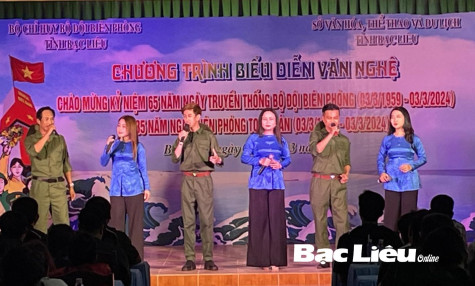 Biểu diễn văn nghệ chào mừng kỷ niệm 65 năm Ngày truyền thống Bộ đội Biên phòng