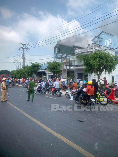 Cháy nhà nuôi chim yến ở chợ Láng Tròn