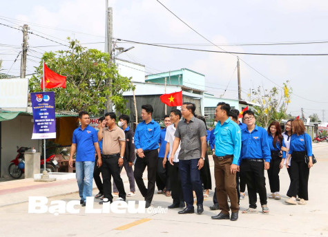 Huyện đoàn Vĩnh Lợi: Khánh thành thêm một tuyến đường cờ Tổ quốc