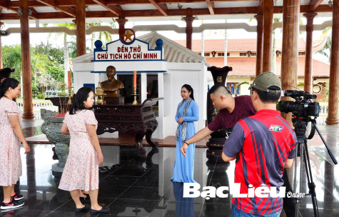 Quay hình về Đền thờ Bác Hồ thực hiện bộ phim tài liệu “Không gian văn hóa Hồ Chí Minh”