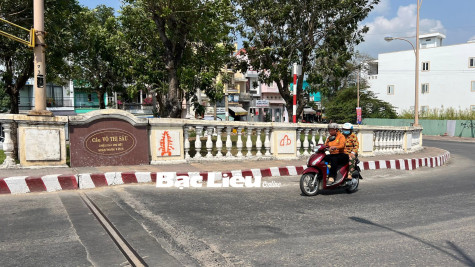 Cần xử lý hình vẽ bậy trên cầu Võ Thị Sáu
