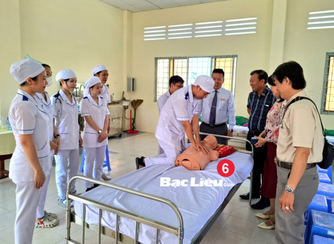 Hào hứng trải nghiệm “Một buổi làm nhân viên y tế”