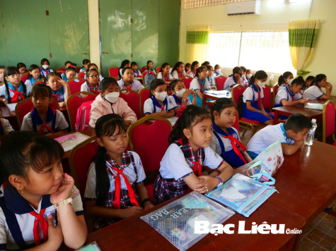315 học sinh tiểu học tham gia Hội thi Viết chữ đẹp cấp tỉnh