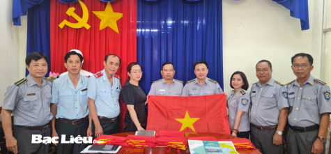 Chi cục Kiểm ngư Vùng V làm việc với Chi cục Thủy sản Bạc Liêu về công tác thực thi pháp luật trên biển