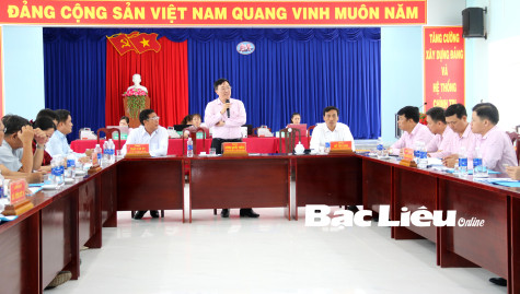 Tổng Giám đốc Ngân hàng Chính sách xã hội Việt Nam làm việc với huyện Hòa Bình
