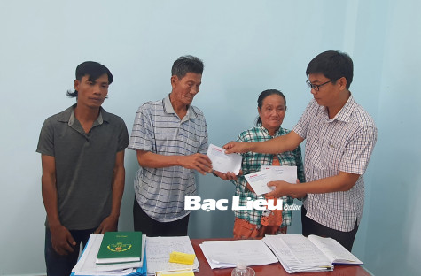 Báo Bạc Liêu hỗ trợ vốn cho 3 hộ nghèo xã Vĩnh Bình