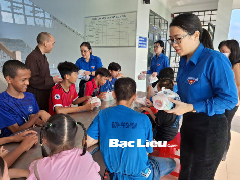 Nồng ấm​ trái tim tuổi trẻ