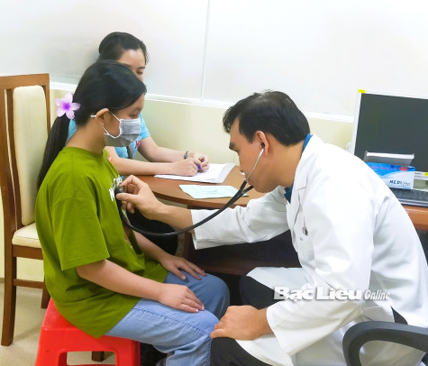 80 người dân được khám tầm soát tim mạch