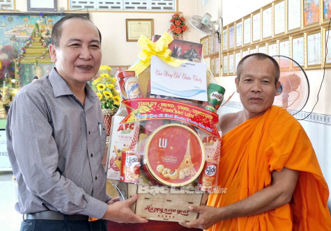 Tỉnh ủy, HĐND, UBND, Ủy ban MTTQ Việt Nam tỉnh: Thăm, tặng quà các cơ sở tôn giáo và đồng bào Khmer nhân tết Chôl-chnăm-thmây 2024