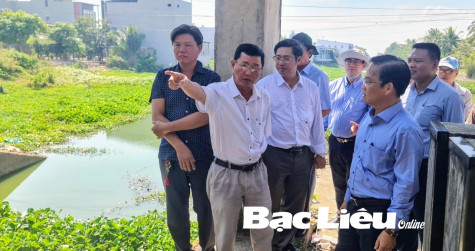 Sở NN&PTNT kiểm tra tình hình nguồn nước phục vụ sản xuất lúa ở huyện Vĩnh Lợi