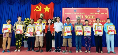 Hải đoàn 42 đồng hành với ngư dân huyện Phú Tân
