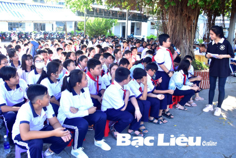 Phụ huynh băn khoăn khi chuyển đổi quản lý các lớp THCS chất lượng cao