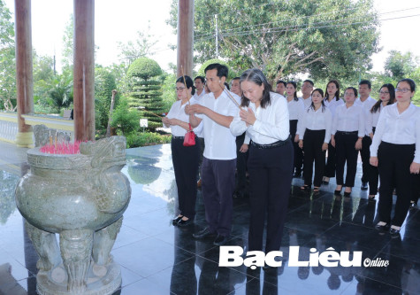 TAND TP. Bạc Liêu và TAND huyện Vĩnh Lợi tổ chức Lễ báo công dâng Bác