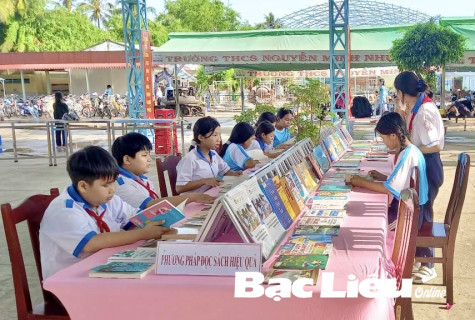 Trưng bày sách nhân kỷ niệm 134 năm Ngày sinh Chủ tịch Hồ Chí Minh
