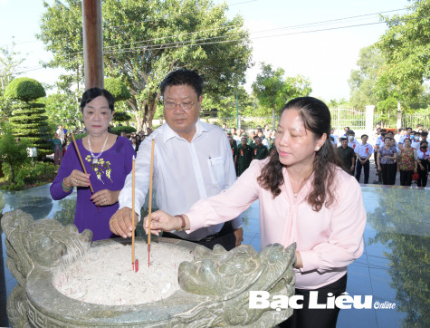 Hội Khuyến học tỉnh: Khen thưởng khuyến tài cho 104 học sinh, sinh viên vượt khó học tập
