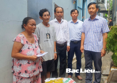 TP. Bạc Liêu: Thăm hỏi, hỗ trợ đôi vợ chồng bị thiệt hại trong vụ cháy phòng trọ