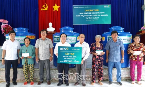 BIDV Cà Mau tặng 300 bồn chứa nước cho người dân huyện Thới Bình, U Minh và Trần Văn Thời